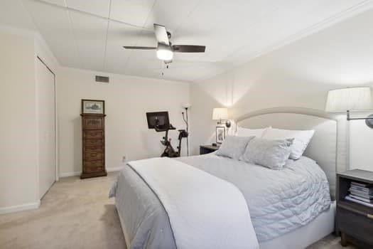 carpeted bedroom with ceiling fan