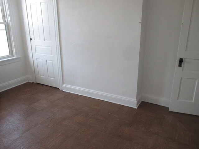 unfurnished bedroom featuring baseboards and a closet