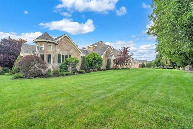 view of front of house featuring a front yard