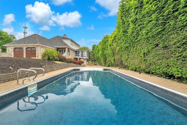 view of swimming pool