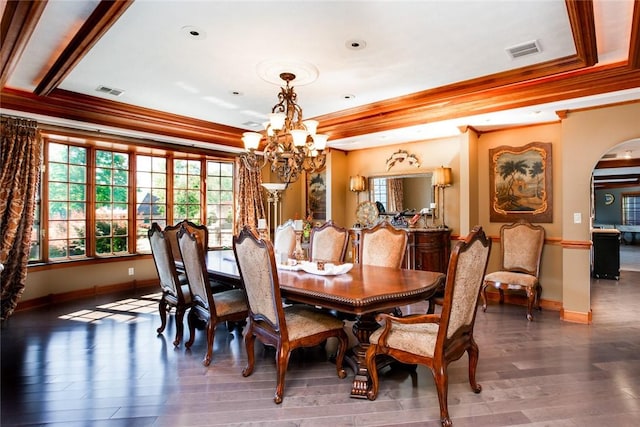 dining area featuring visible vents, a raised ceiling, an inviting chandelier, and crown molding