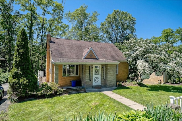 view of front of property with a front yard