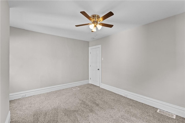 carpeted spare room featuring ceiling fan