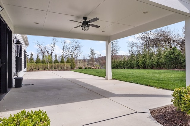 view of terrace with ceiling fan