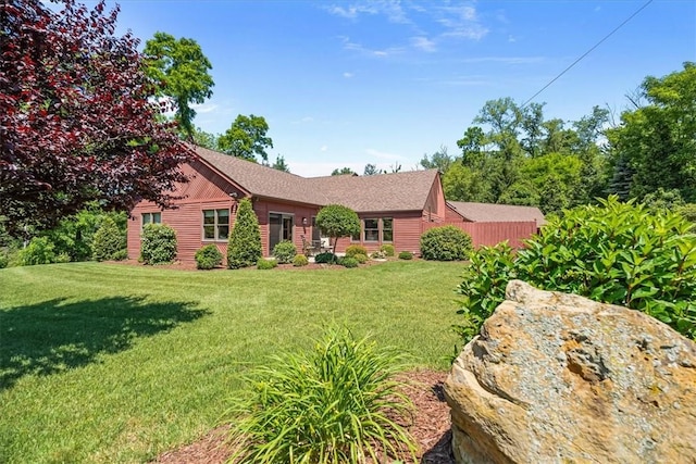 view of front facade featuring a front yard