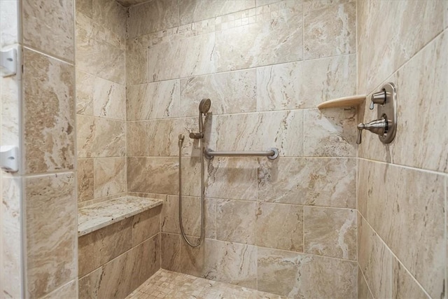 bathroom featuring a tile shower