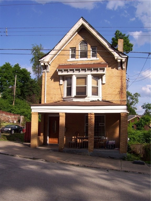 view of front facade featuring central air condition unit