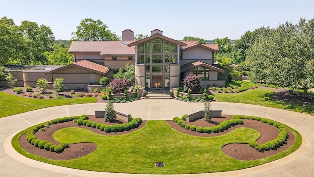 view of front of house with a front yard