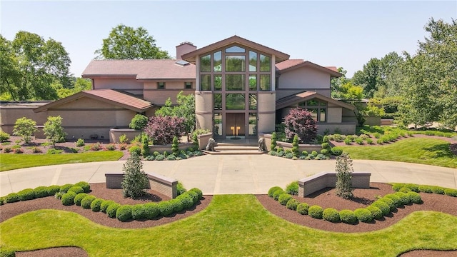 contemporary home featuring a front lawn