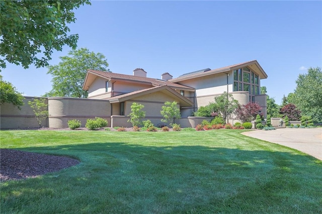 exterior space featuring a front yard