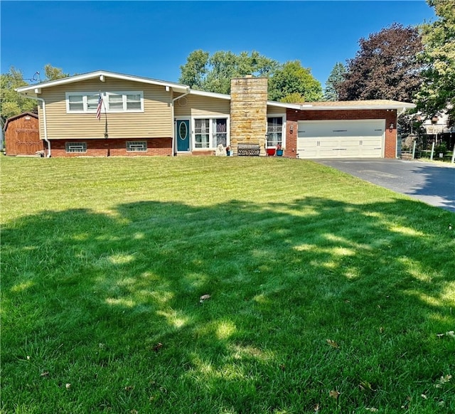 view of front facade featuring a front yard and a garage