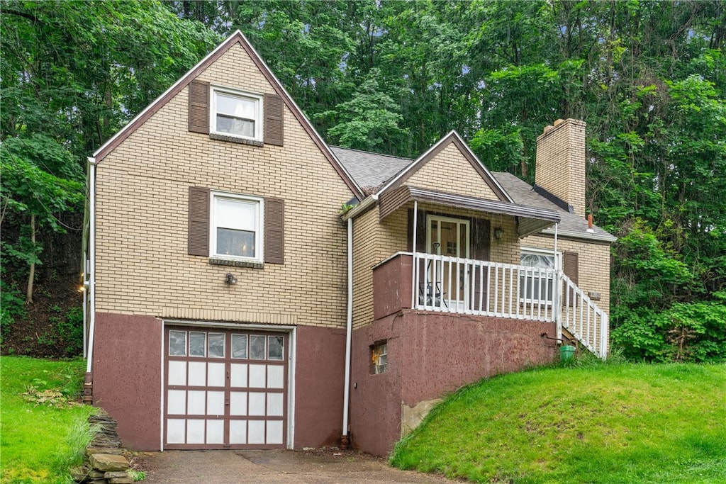 view of front of home with a front lawn and a garage