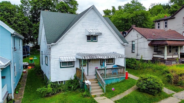 view of front of house featuring a shingled roof