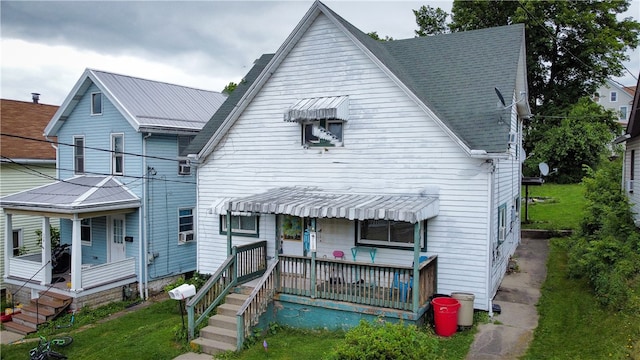 view of front facade with a front yard