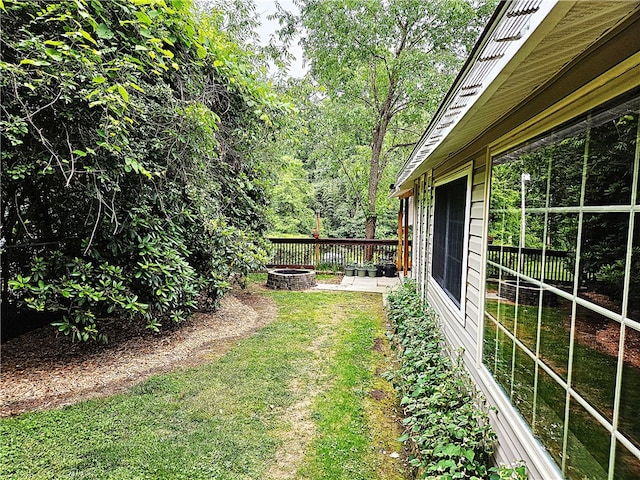 view of yard featuring a patio