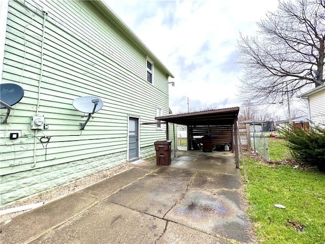 view of side of property featuring a carport