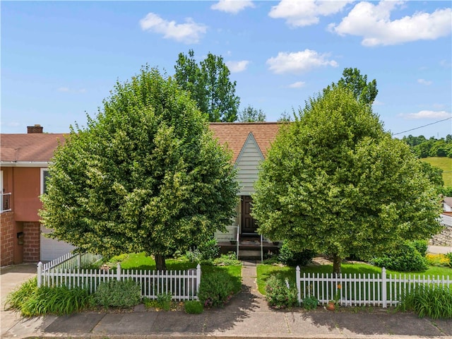 view of front of house featuring a garage