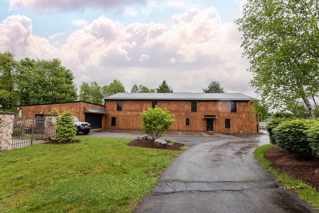 view of front facade featuring a garage and a front lawn