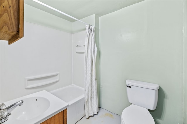 full bathroom with shower / bath combination with curtain, vanity, and toilet