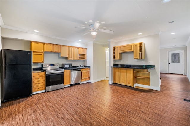 kitchen featuring ceiling fan, hardwood / wood-style flooring, black appliances, and ornamental molding