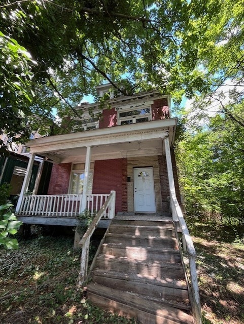 view of front facade featuring a porch