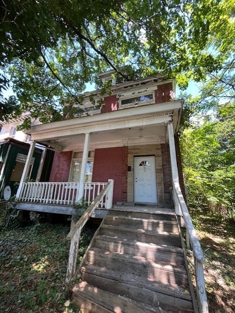 view of front of property featuring covered porch