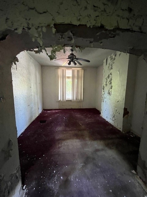 empty room featuring ceiling fan