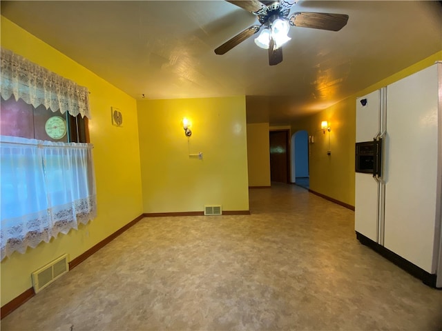 unfurnished room with ceiling fan