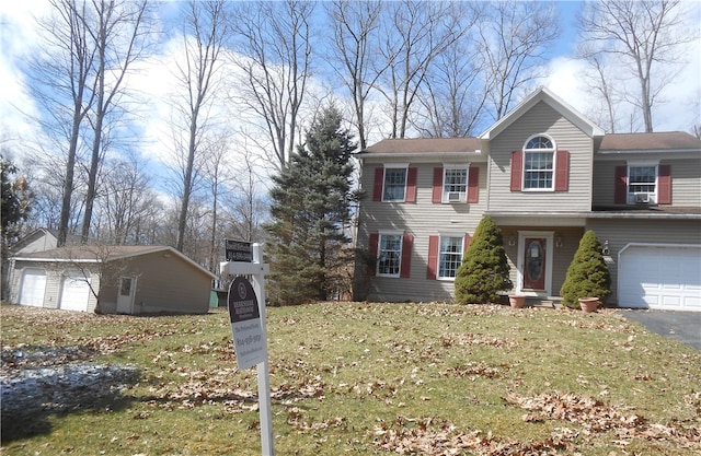 view of front facade with a front yard