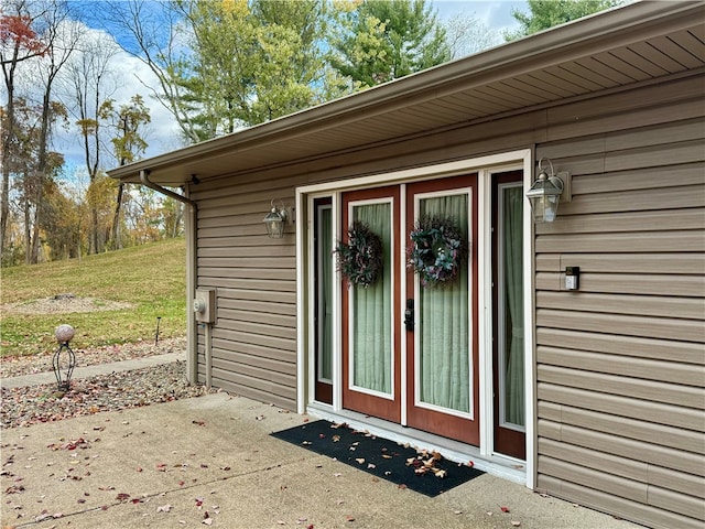 entrance to property featuring a patio area