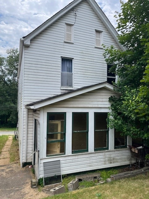 613 Center St, Versailles Boro, PA 15132 - view of side of home