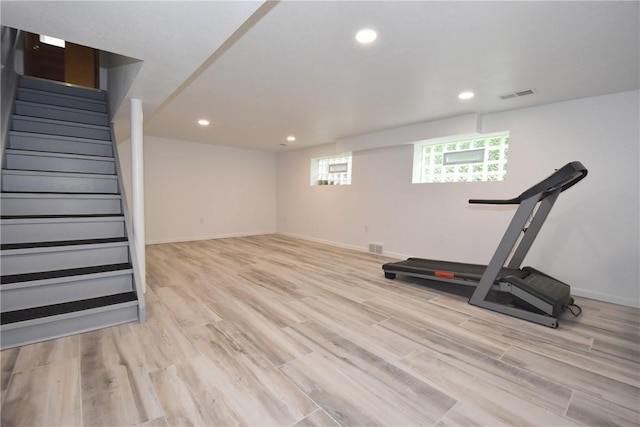 exercise area with light wood-style floors, baseboards, visible vents, and recessed lighting