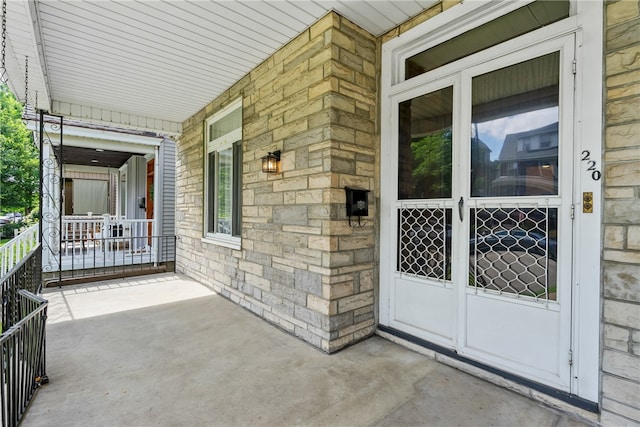 entrance to property featuring covered porch