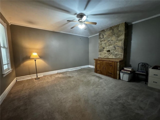 carpeted living room featuring ceiling fan and crown molding