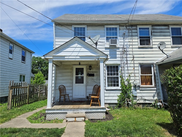 view of front of property featuring cooling unit and a front yard