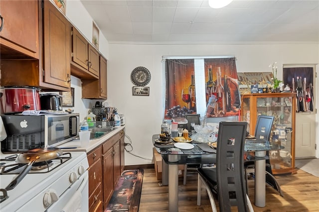 kitchen featuring sink, light hardwood / wood-style flooring, and white gas range oven