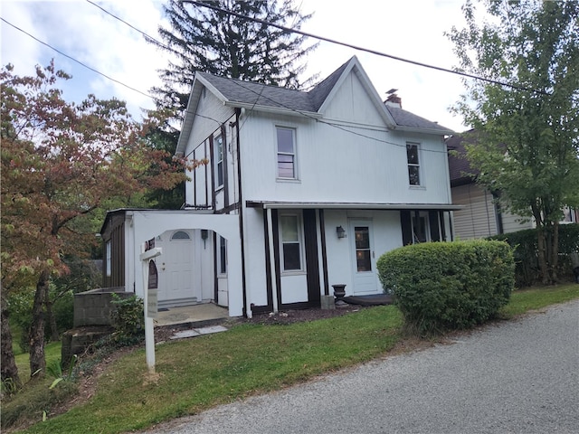 view of front of house with a front yard