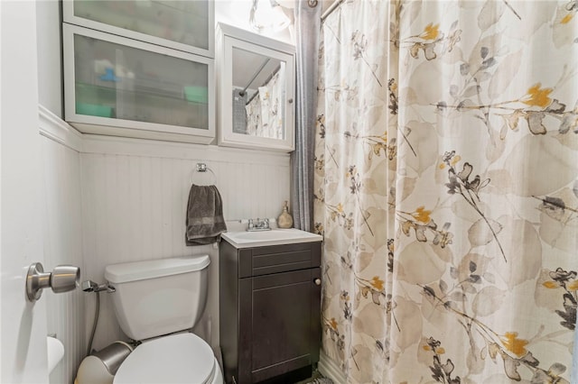 1534 Mcfarland Rd, Dormont, PA 15216 - full bathroom with toilet, vanity, and curtained shower