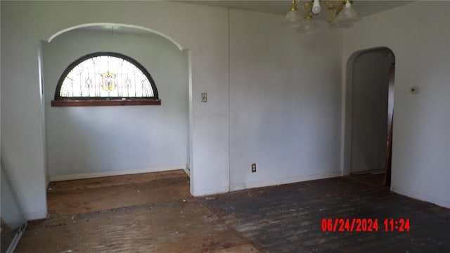 unfurnished room with an inviting chandelier