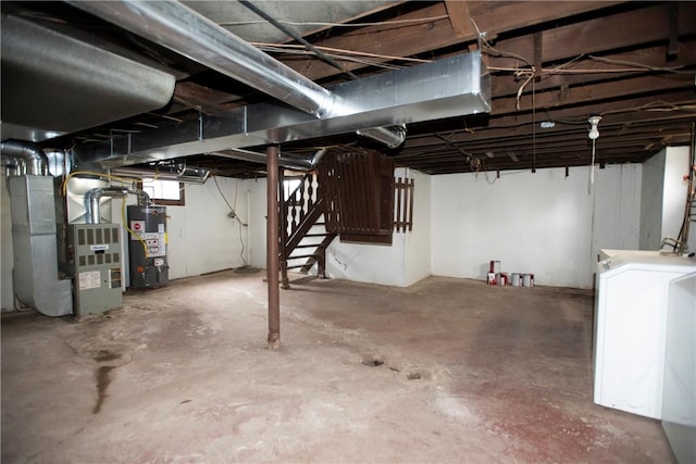 basement with washer / clothes dryer, heating unit, and water heater