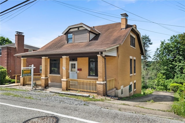 view of front of property featuring a porch