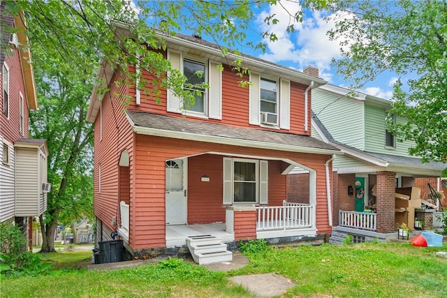 view of front facade featuring a front yard and a porch