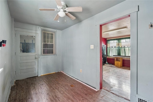 spare room with ceiling fan, light hardwood / wood-style flooring, and built in desk