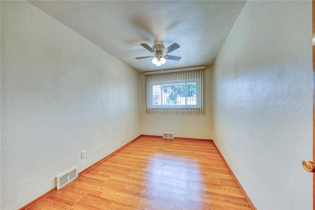 unfurnished room featuring light hardwood / wood-style flooring and ceiling fan