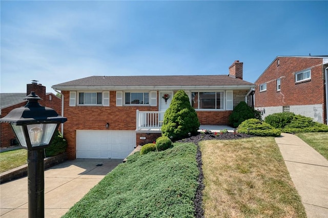 view of front facade featuring a front yard and a garage