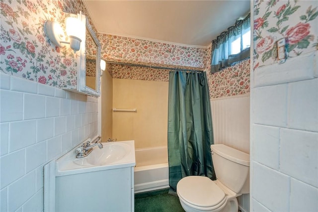 full bathroom with shower / bath combination with curtain, vanity, and toilet