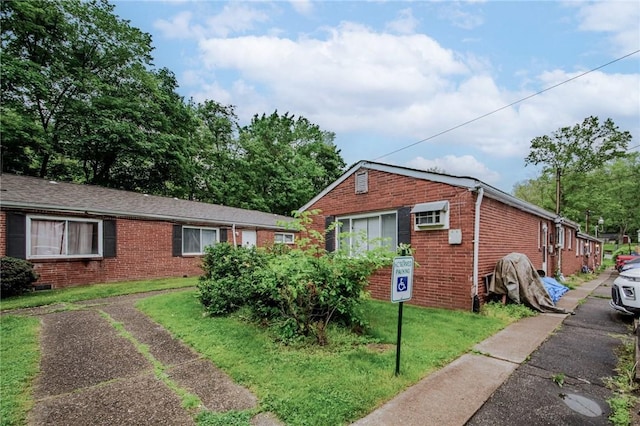 bungalow-style house featuring a front lawn