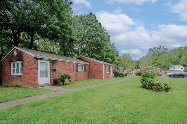 view of front of house featuring a front yard