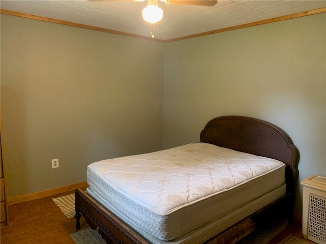 bedroom featuring ceiling fan