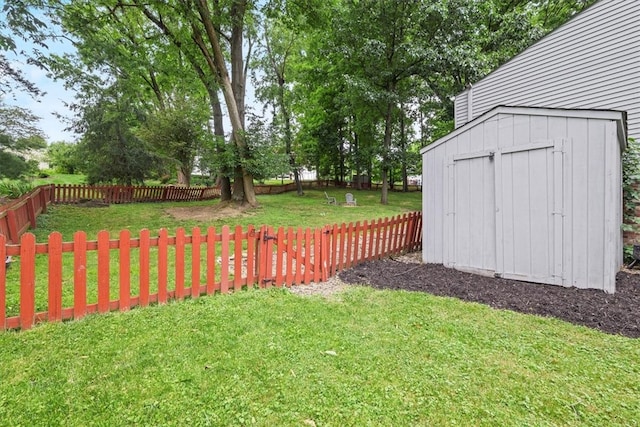 view of yard with a storage shed